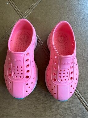 Native Kids Water Shoes in Pink Slip-On Style 7